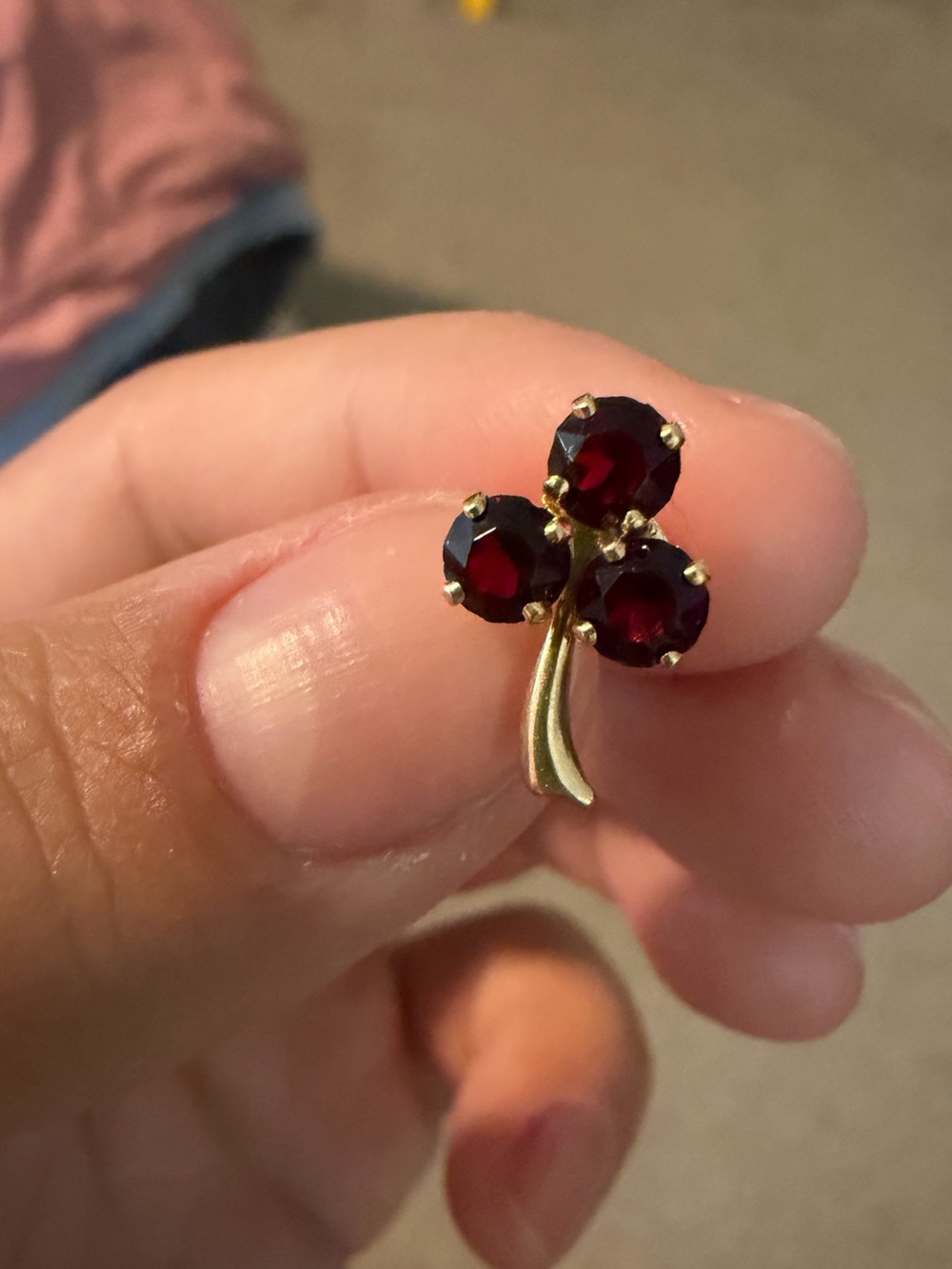 10k gold garnet clover tie pin